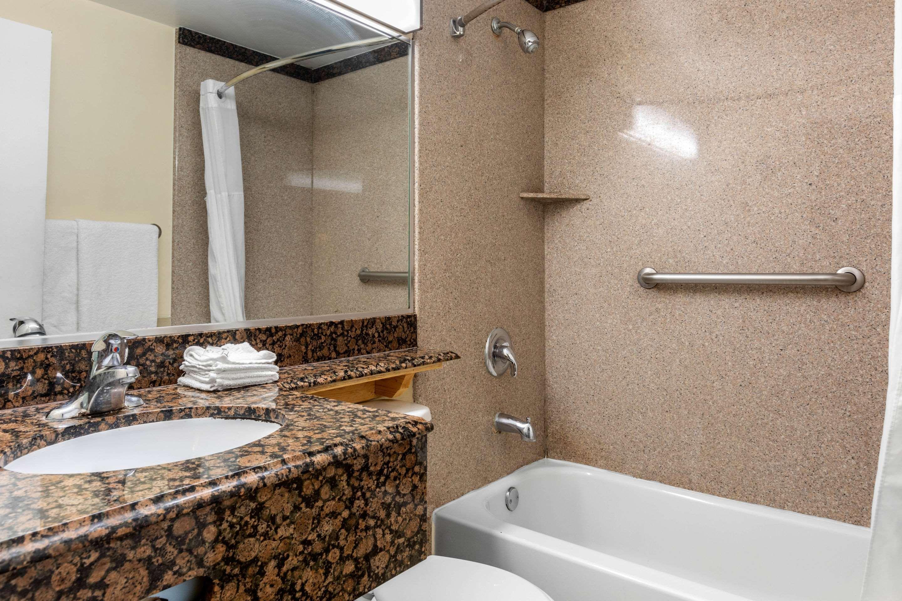 Quality Inn Lomita-Los Angeles South Bay Exterior photo